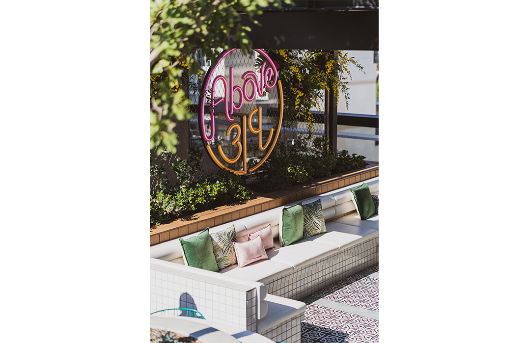 Rooftop Bar Vibe Darling Harbour, Sydney